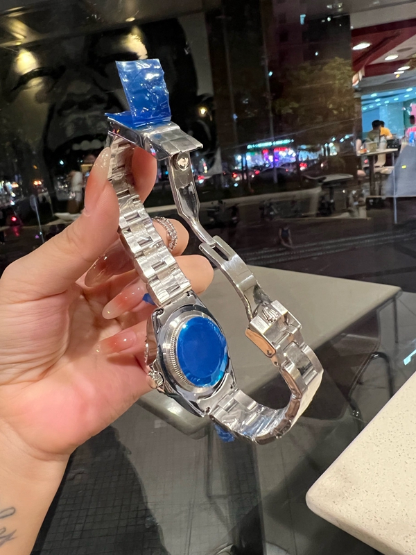 ブランド時計背面デザイン